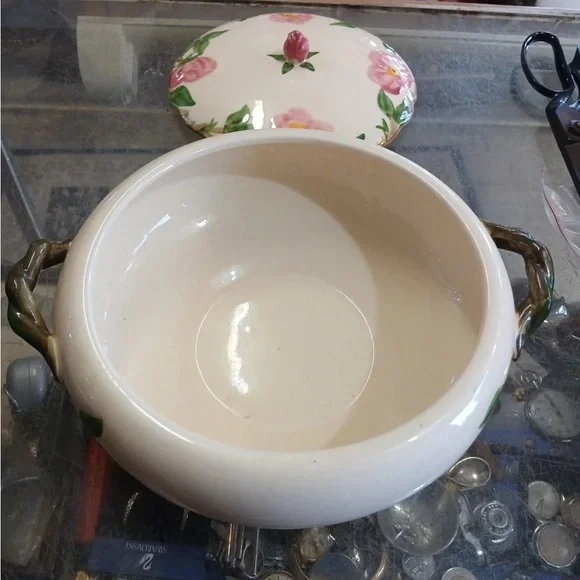 VTG Franciscan "Dessert Rose" Casserole Vegetable Dish w / Lid Exc. Chip Free - Picture 2 of 5